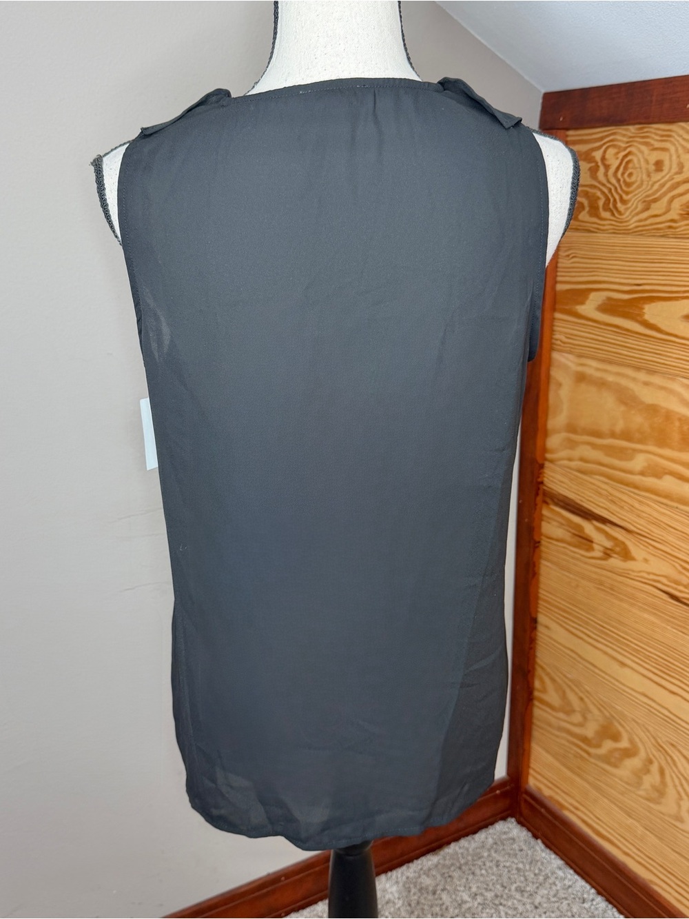 Vince Camuto Ruffle Neck Sleeveless Georgette Blouse Rich Black Small S NWT - Picture 3 of 9